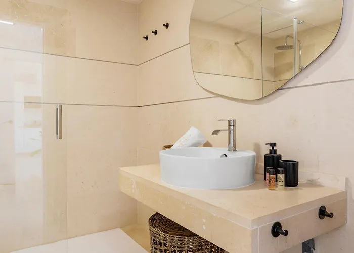 Luxury 2Br Penthouse - Rooftop, Pool, Sea Views *