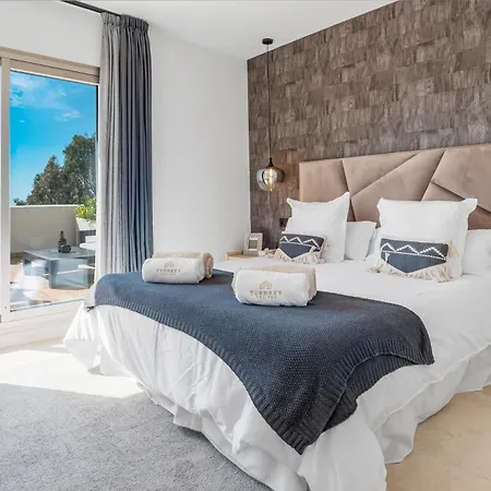 Daire Luxury 2Br Penthouse - Rooftop, Pool, Sea Views