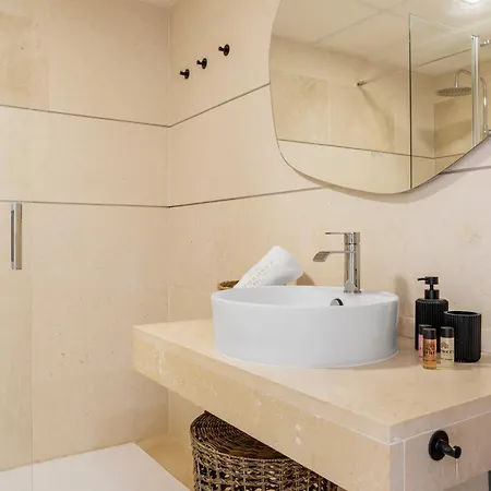 Luxury 2br Penthouse - Rooftop, Pool, Sea Views *