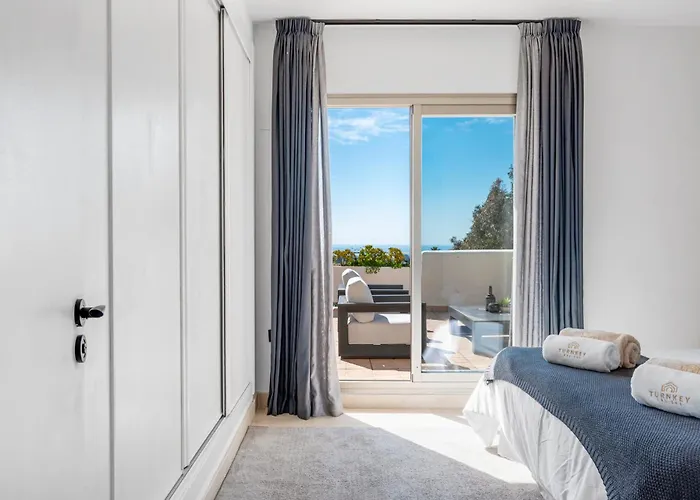 Daire Luxury 2Br Penthouse - Rooftop, Pool, Sea Views Estepona