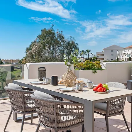 Luxury 2br Penthouse - Rooftop, Pool, Sea Views *